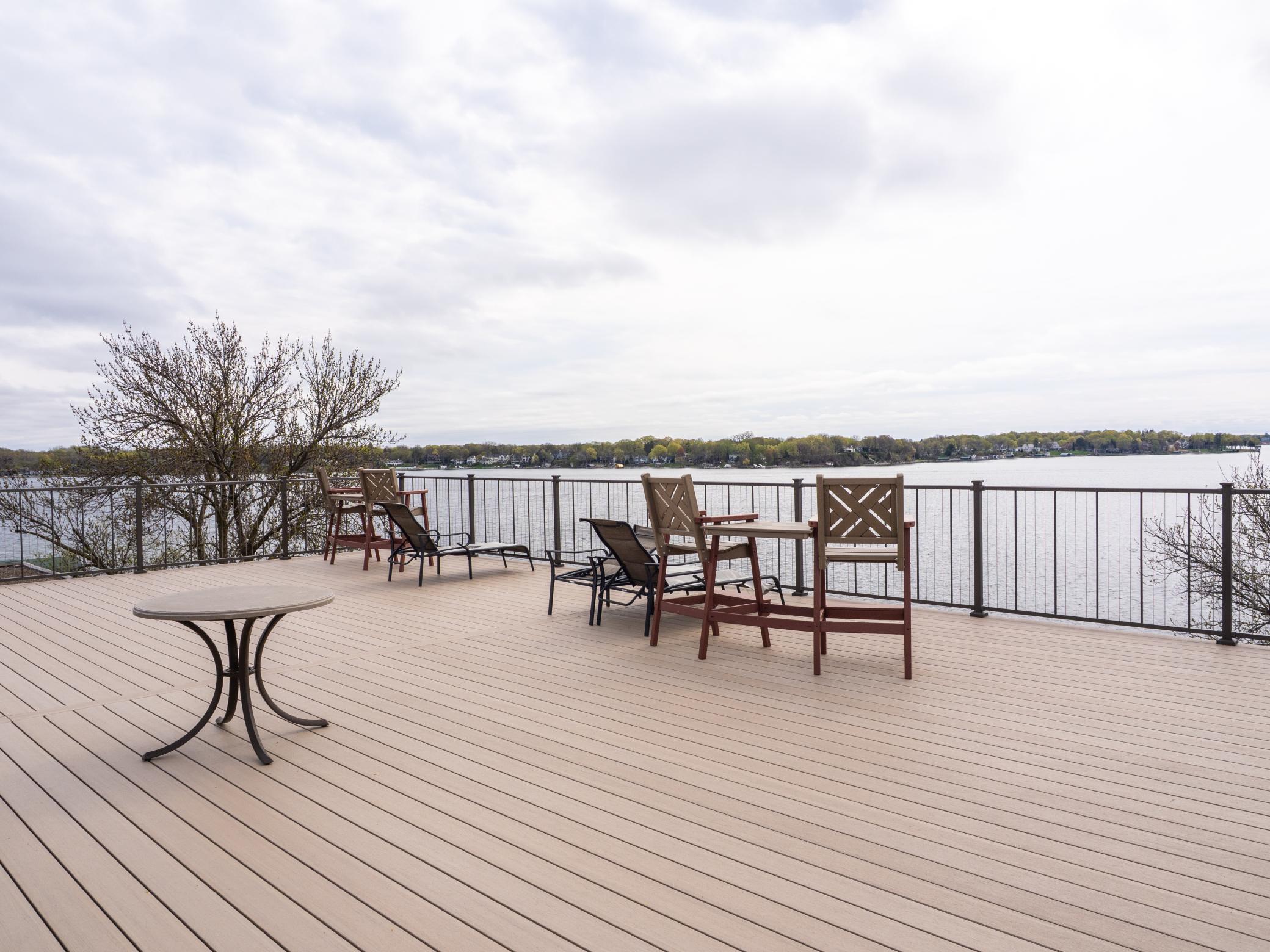 Crow's Nest - Rooftop deck overlooking Spring Park Bay