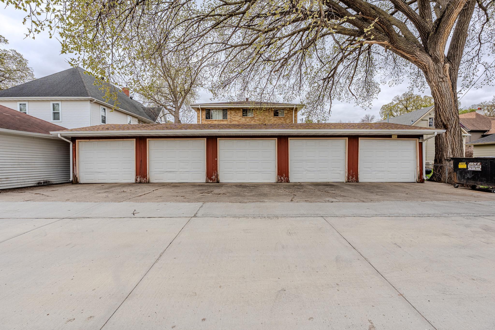 Garages 2.jpg
