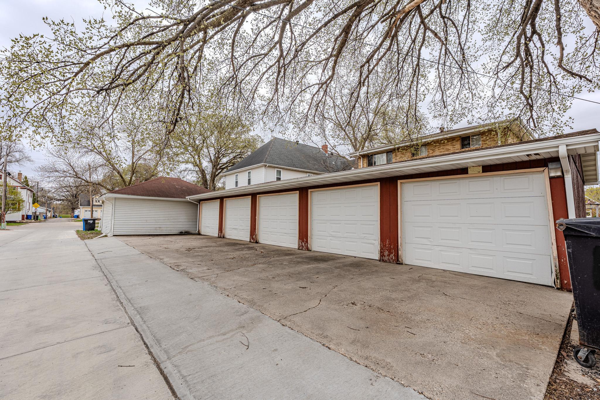 Garages 3.jpg