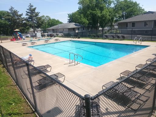 1224 Landmark Trail S, Hopkins, MN 55343
