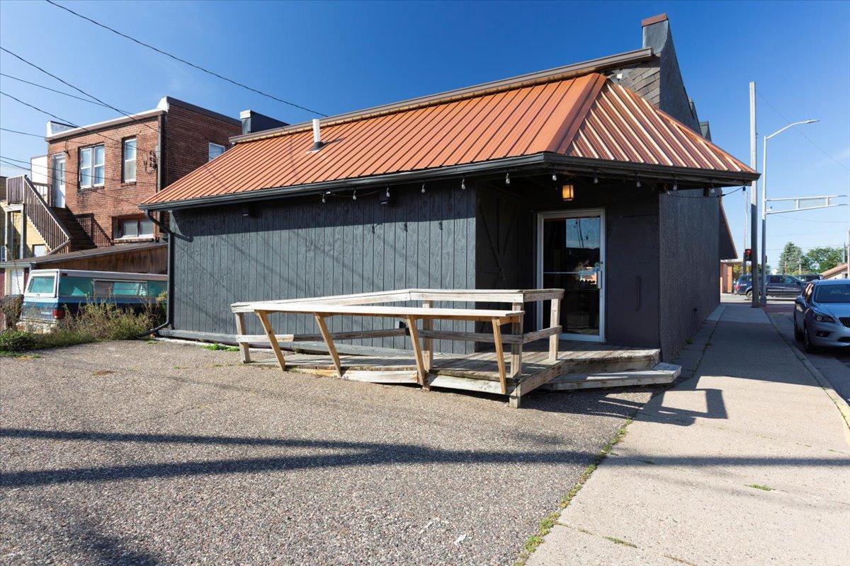 128 Keller Ave N
