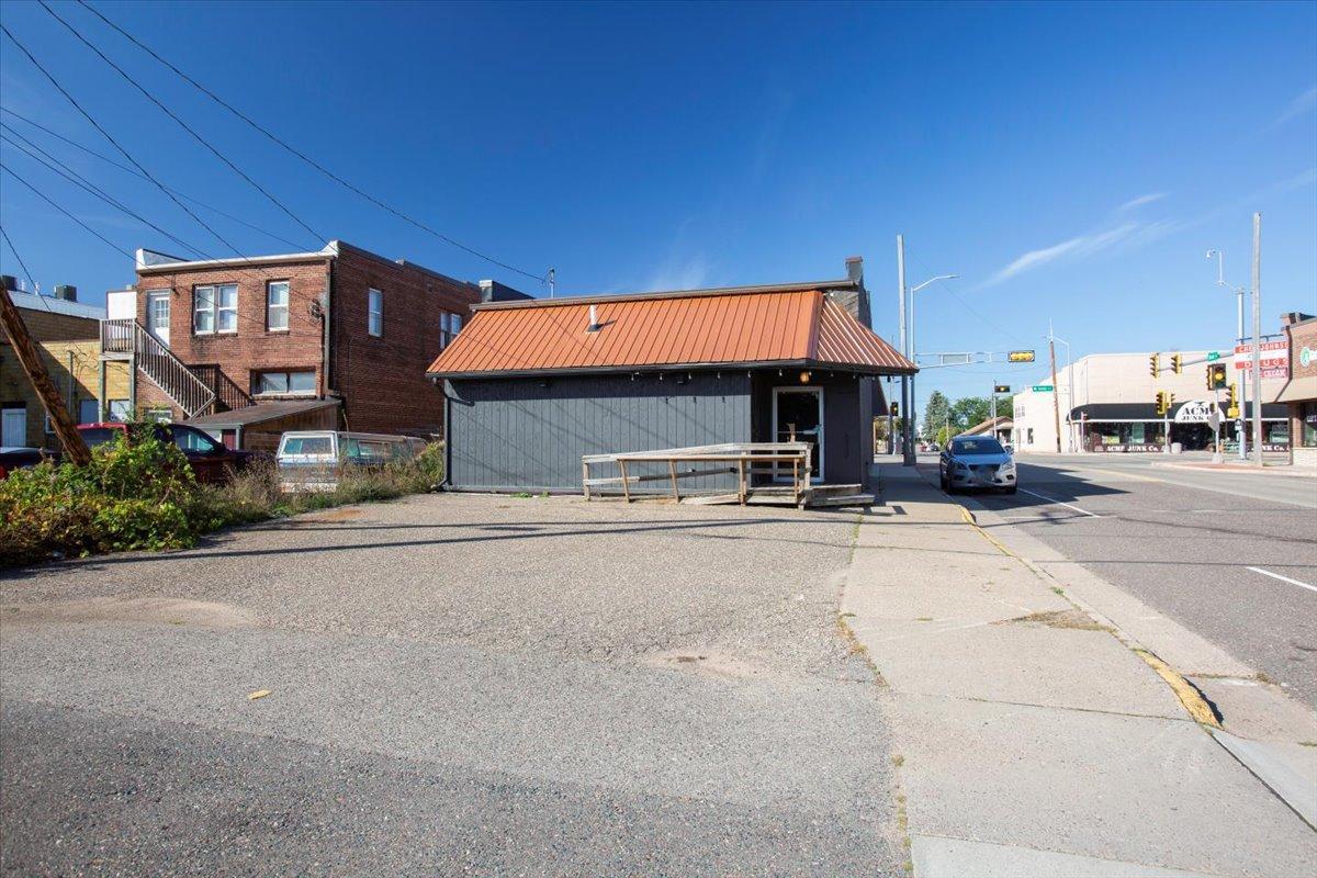 128 Keller Ave N