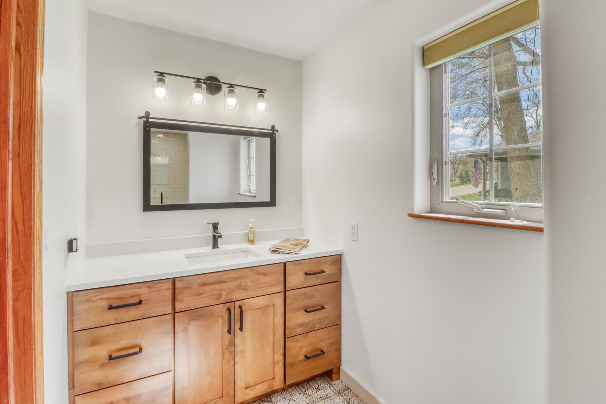 Primary Bathroom1_2 (2).JPG