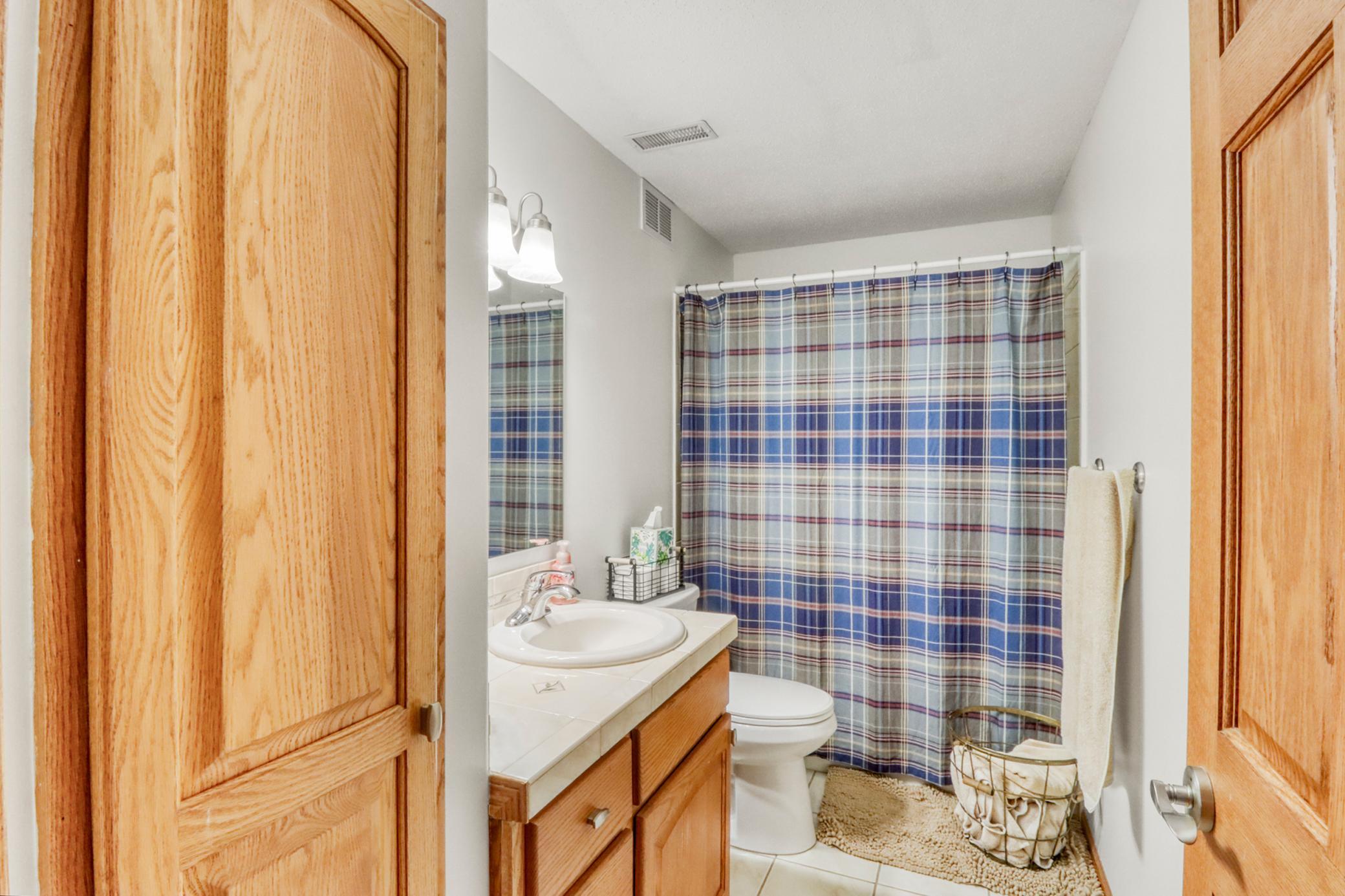Basement Bathroom1_1 (1).JPG