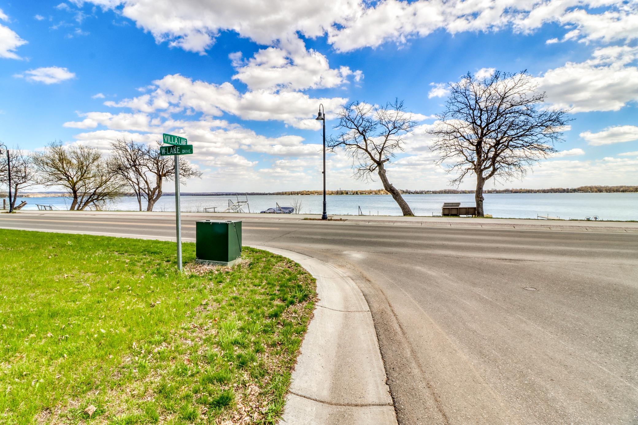 Exterior_lake1_2.JPG