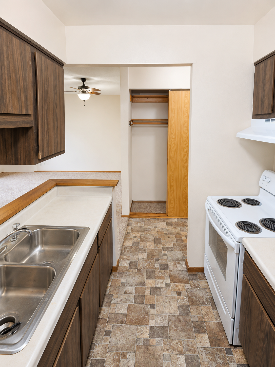 Kitchen - Entry.png