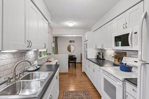2710 Dale Street N, B107, Roseville, MN 55113