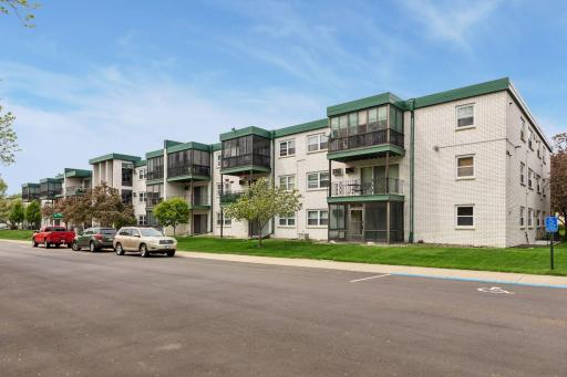2710 Dale Street N, B107, Roseville, MN 55113