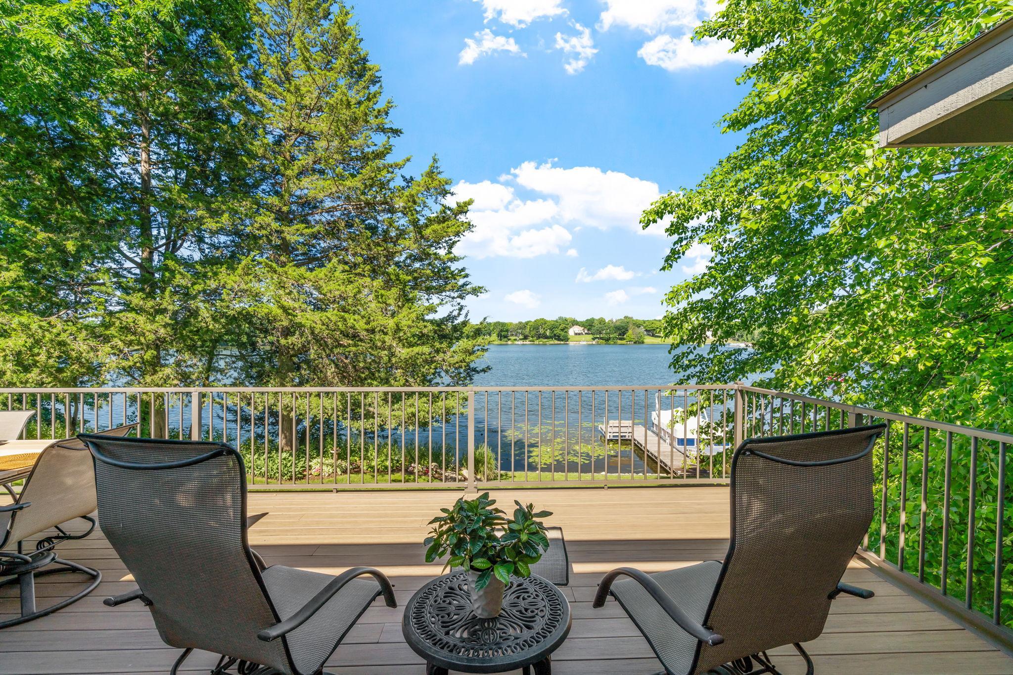 Panoramic Mitchell Lake Views from the Upper Deck