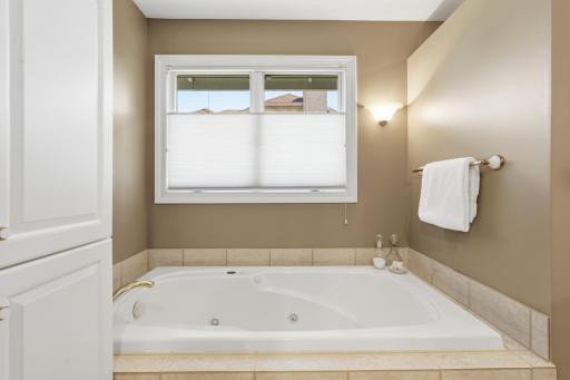 7990 Island Road, Eden Prairie, MN 55347