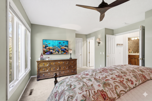 Main Level Ownerâs Suite with Ample Natural Light