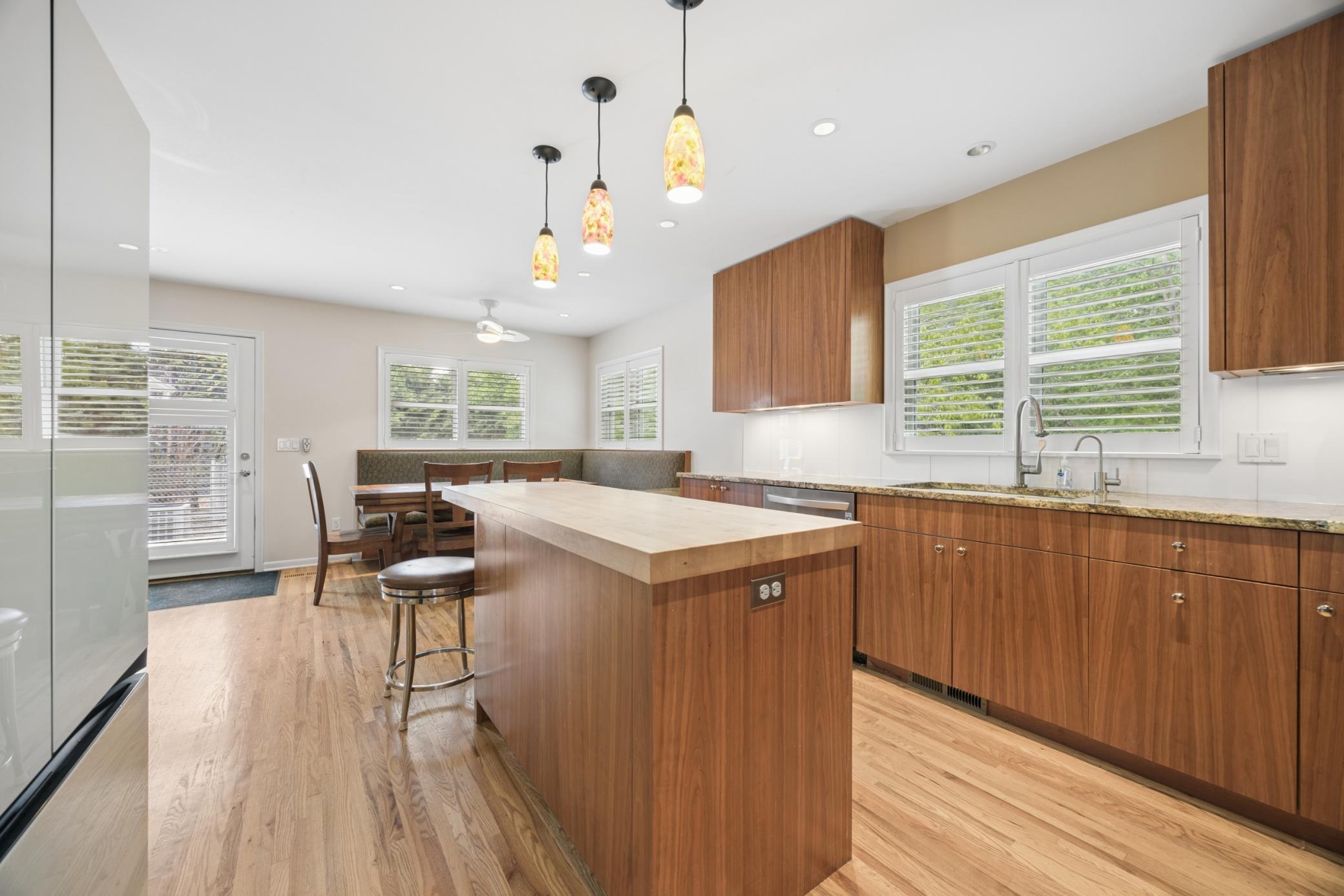 Center island with pendant lighting
