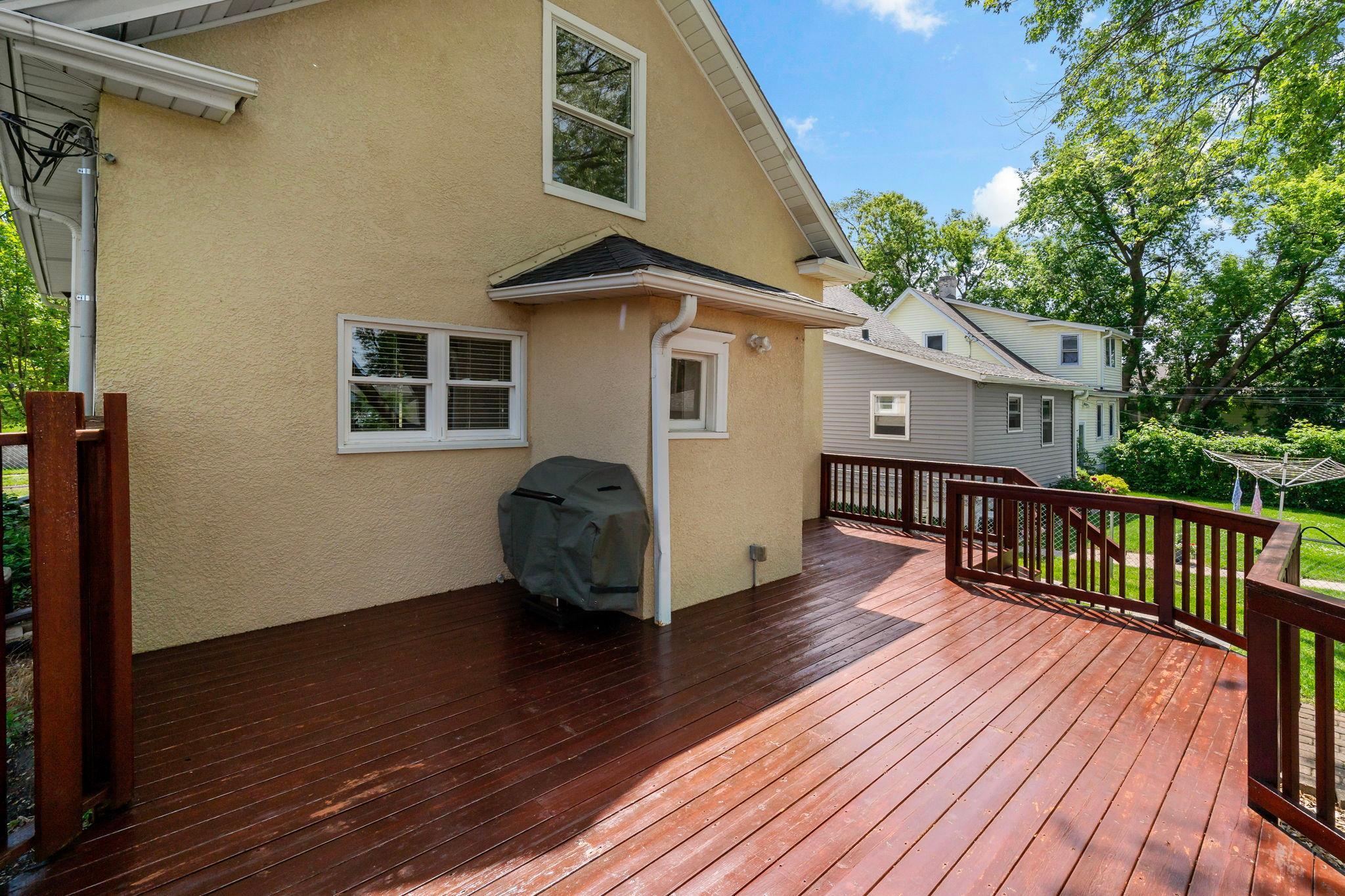 7-web-or-mls-3922 Van Buren St NE Minneapolis MN_0007 copy.jpg