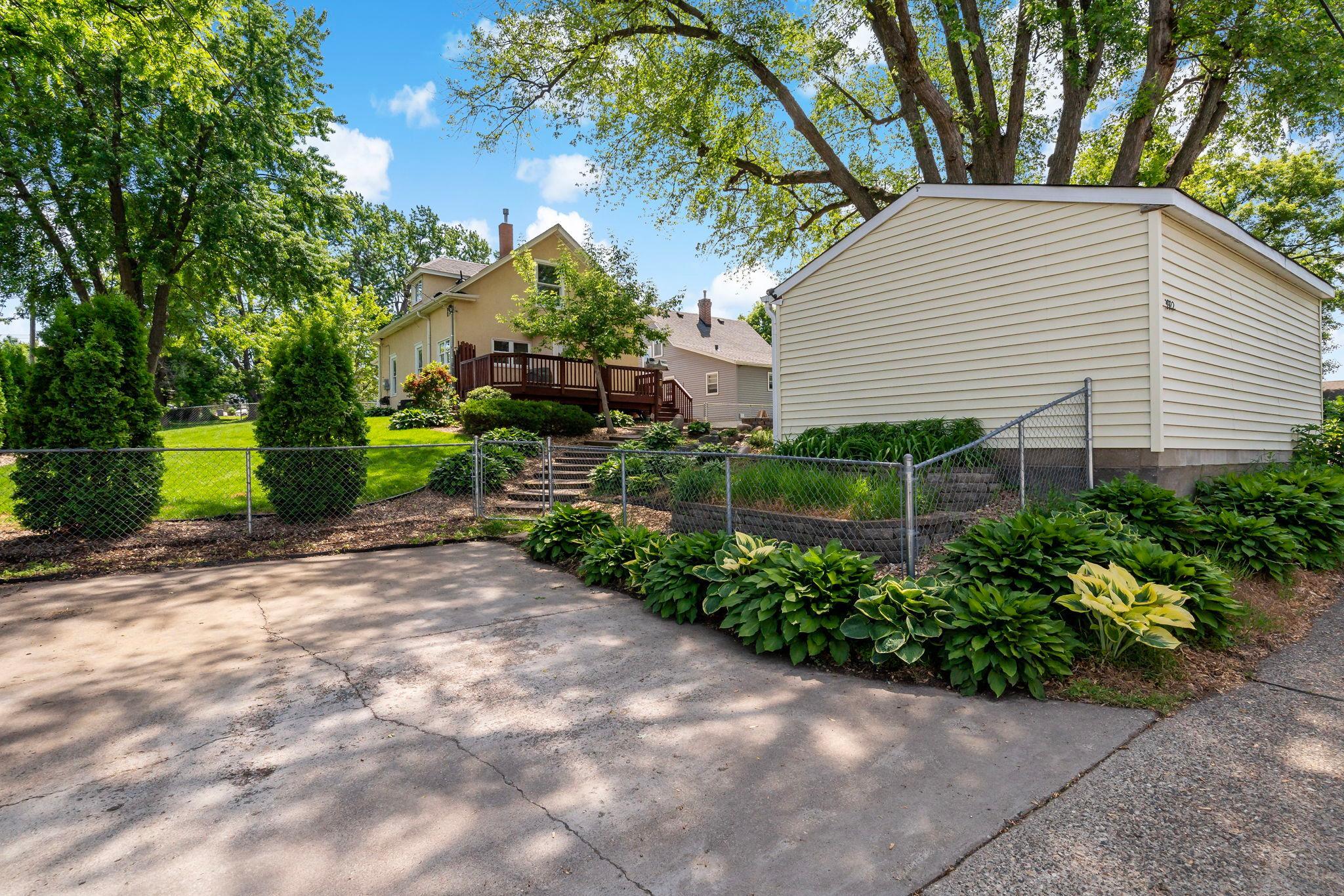 11-web-or-mls-3922 Van Buren St NE Minneapolis MN_0011 copy.jpg