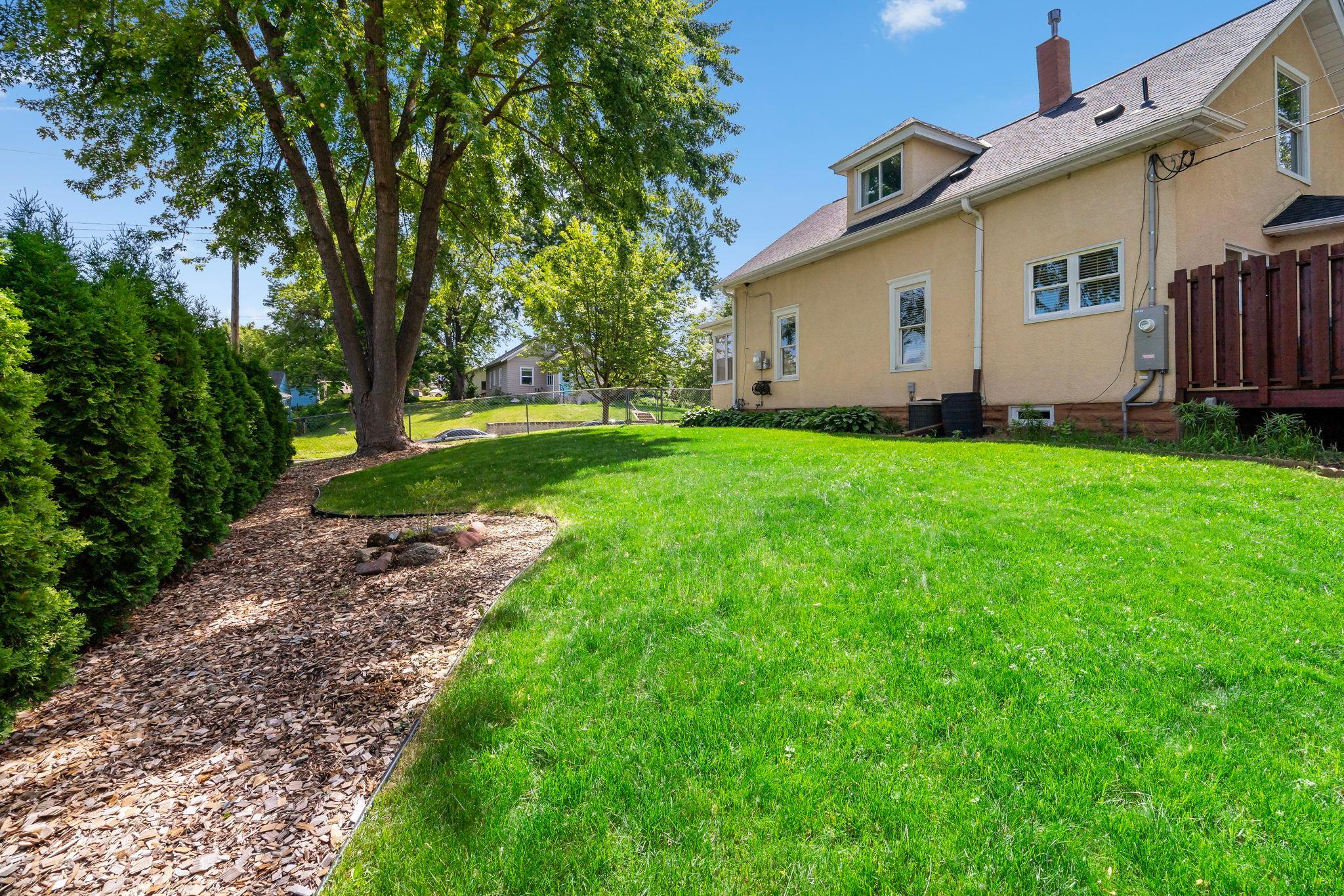 6-web-or-mls-3922 Van Buren St NE Minneapolis MN_0006 copy.jpg