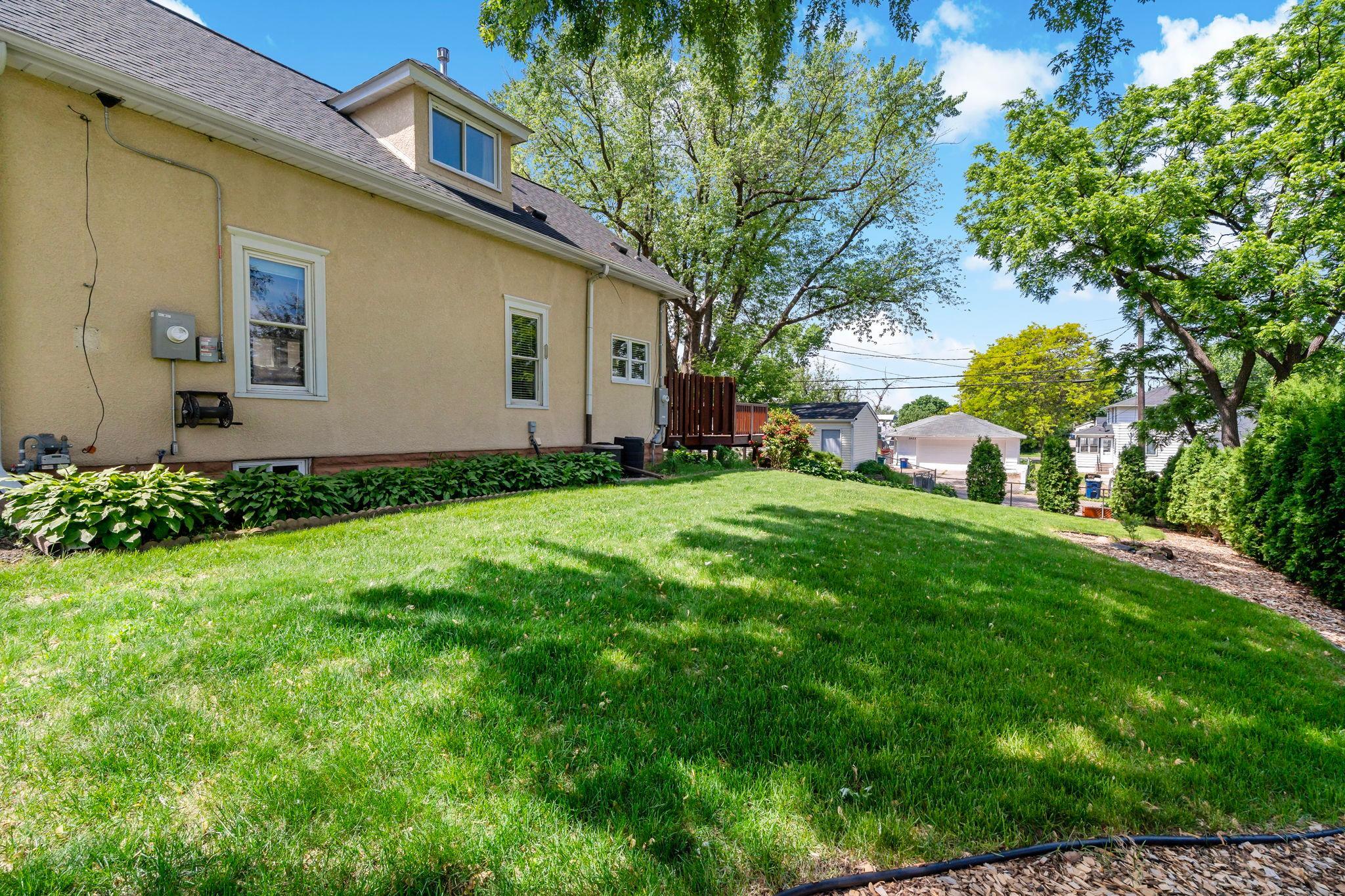 5-web-or-mls-3922 Van Buren St NE Minneapolis MN_0005 copy.jpg