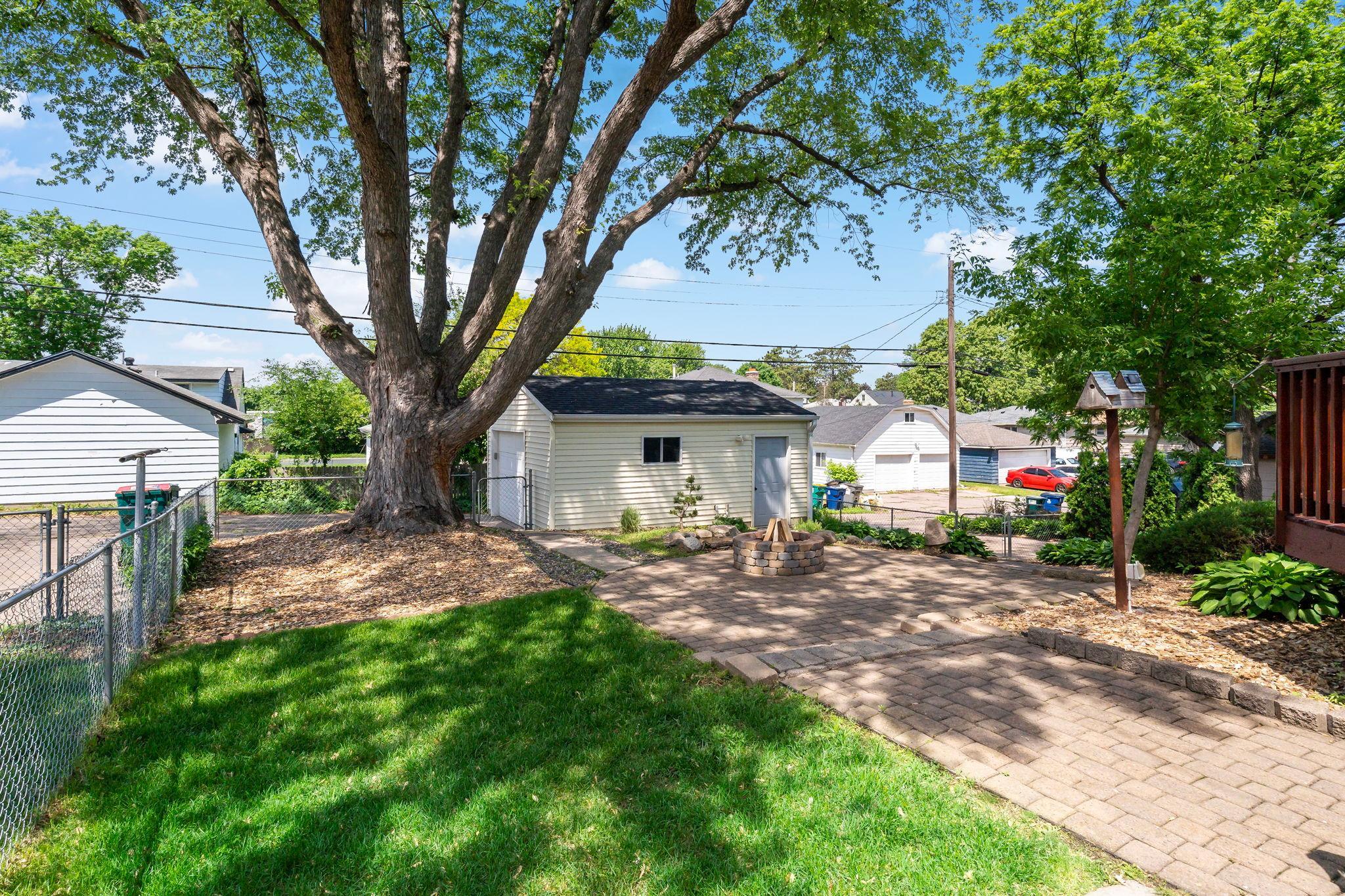 15-web-or-mls-3922 Van Buren St NE Minneapolis MN_0015 copy.jpg