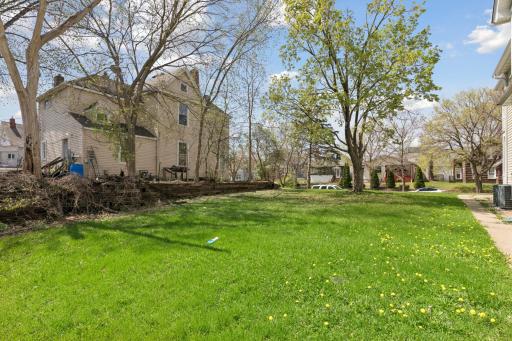 991 Wakefield Avenue, Saint Paul, MN 55106