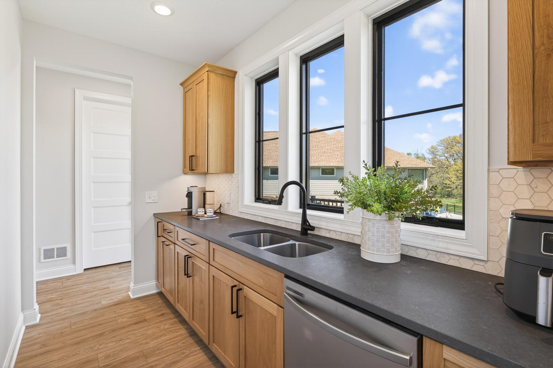 45_10485_56th_Place_N45_mls.jpg