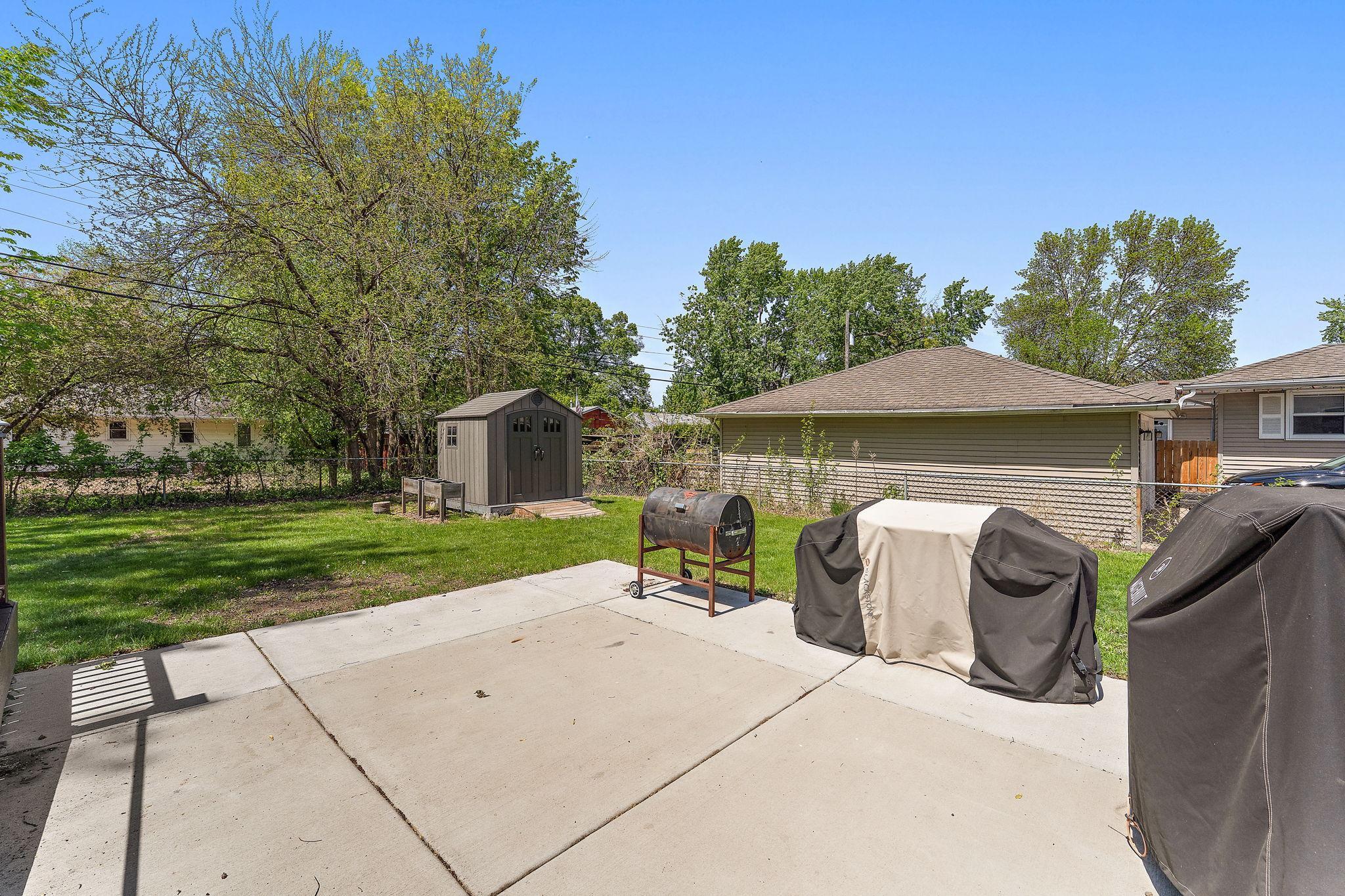 There is even alarge concrete patio, great for seating or smokers, grills, a chiminia!