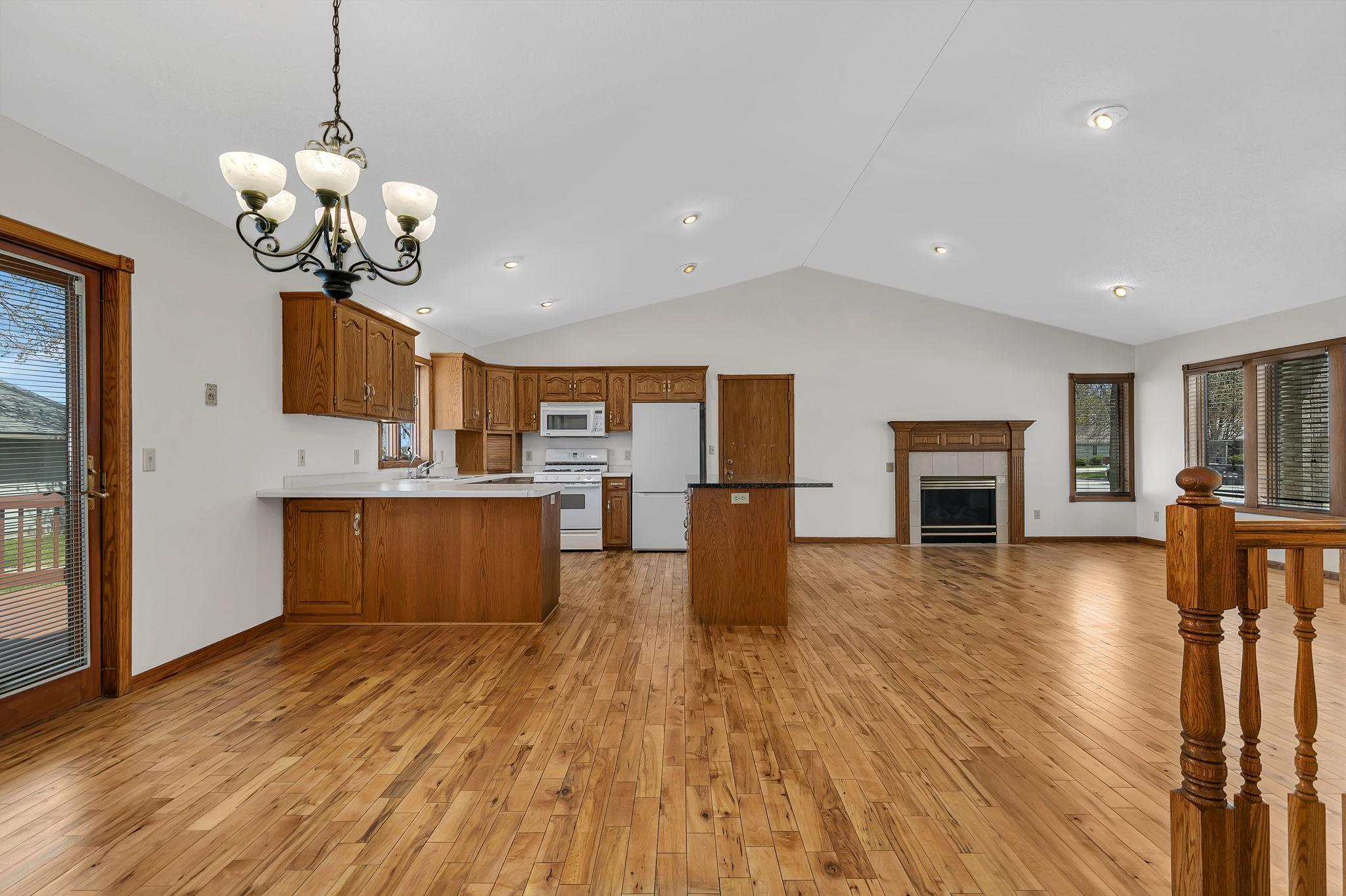 Dining room to kitchen