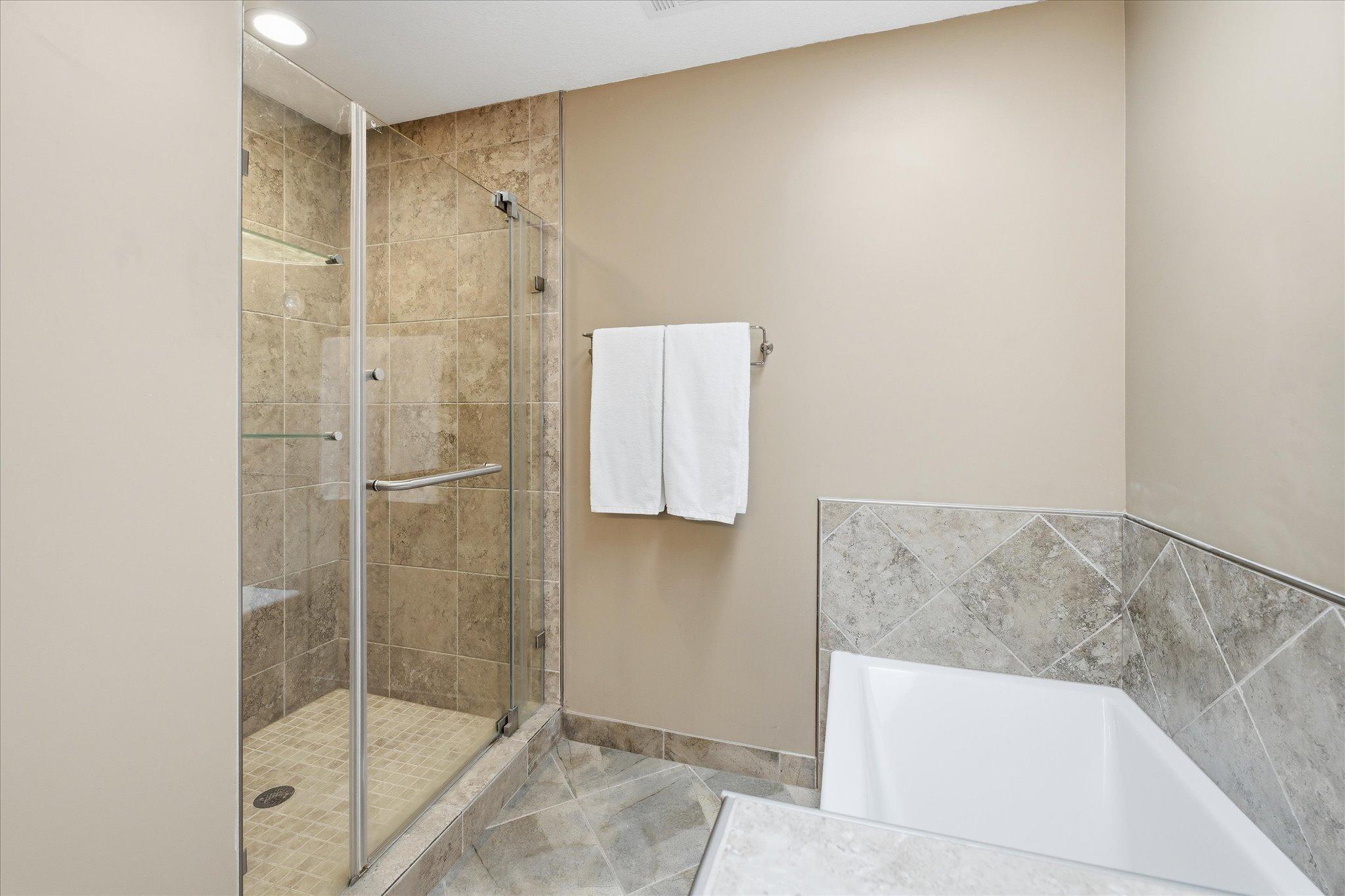 52-2500 Highland View Avenue [3026356]- 051.jpg