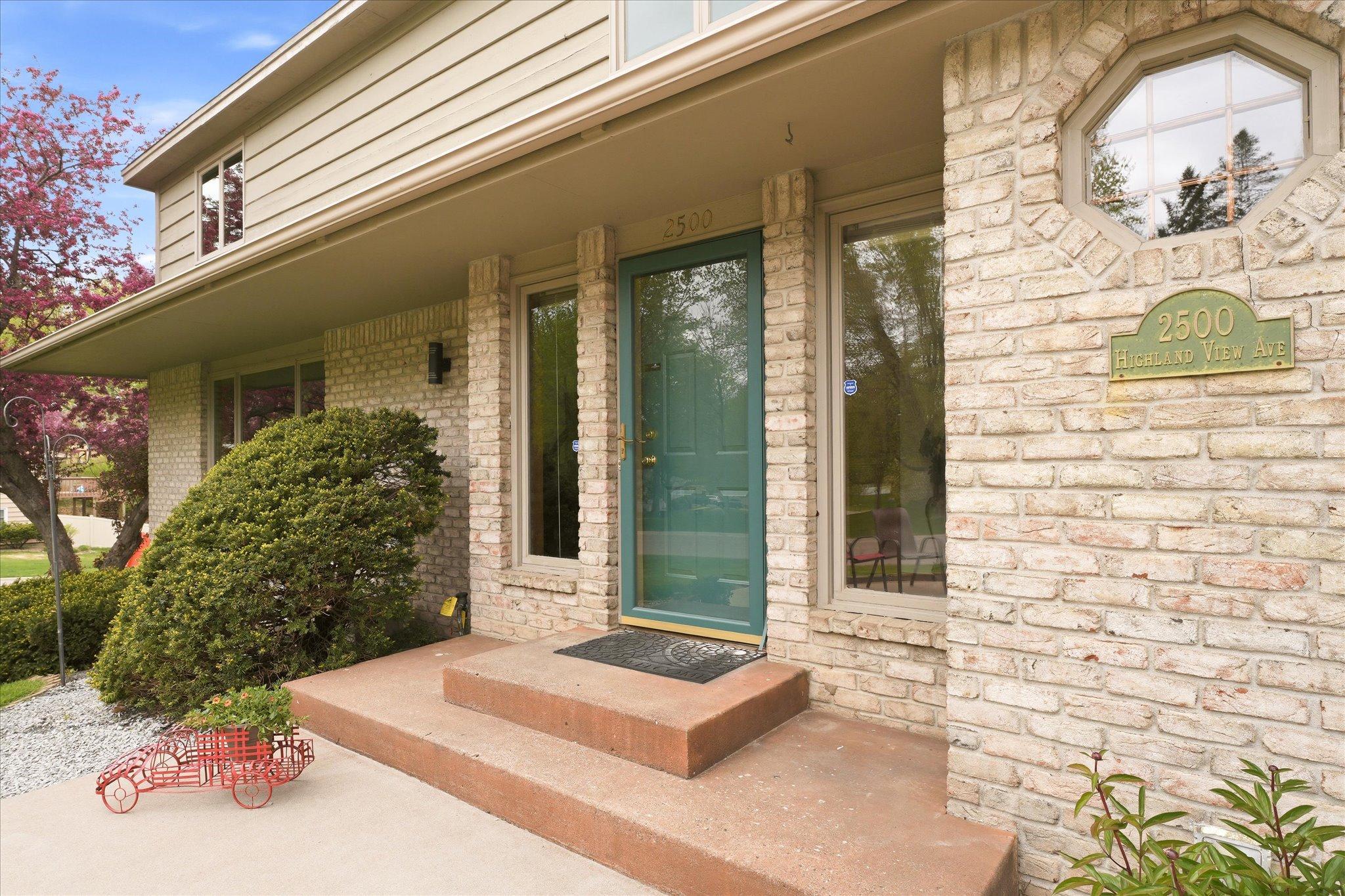 06-2500 Highland View Avenue [3026356]- 005.jpg