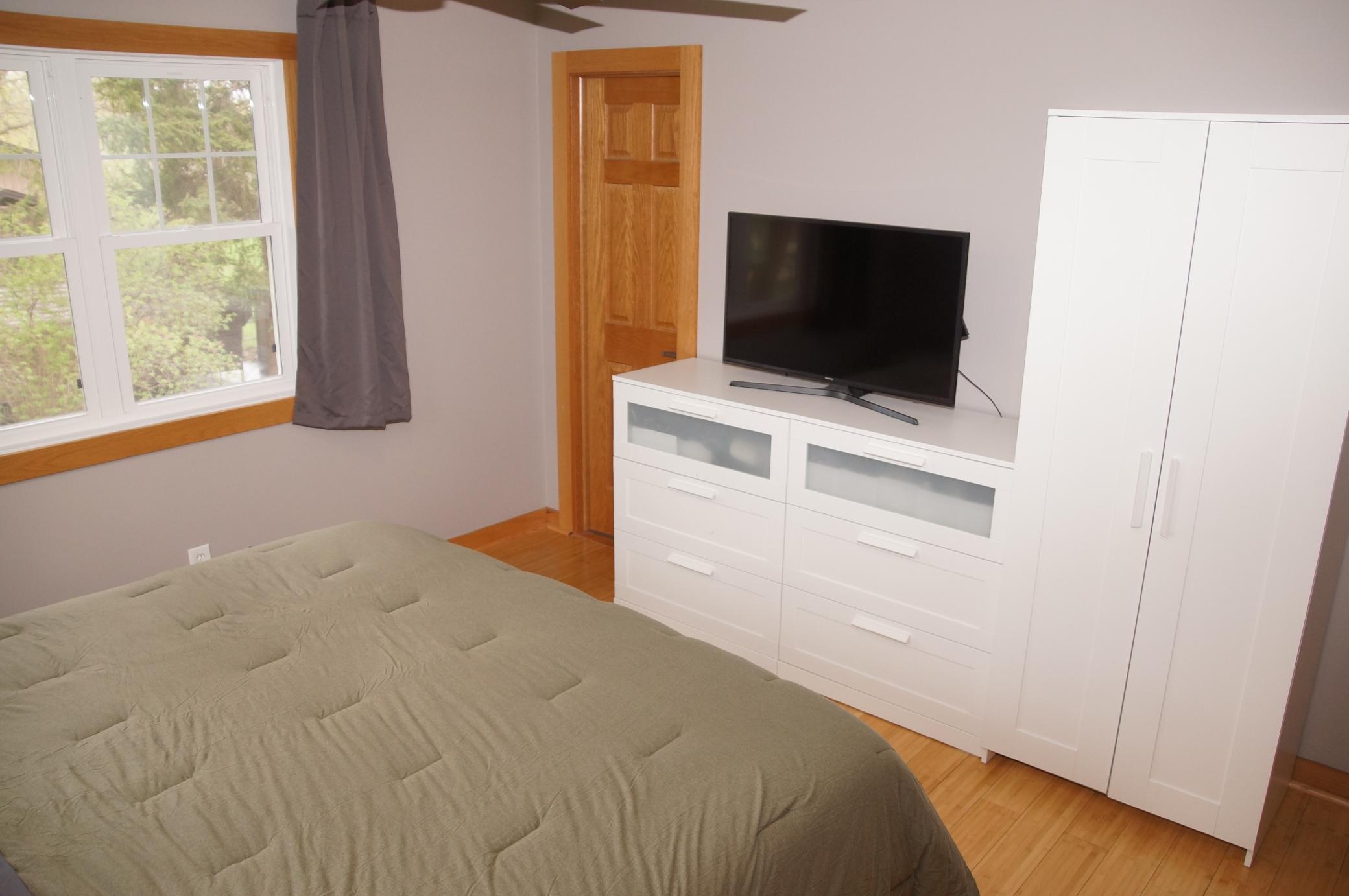 Bamboo floors run through the main floor an Bedrooms! Bedroom have newer upgrade windows!
Main Bedroom has a walkthrough door to main bath.