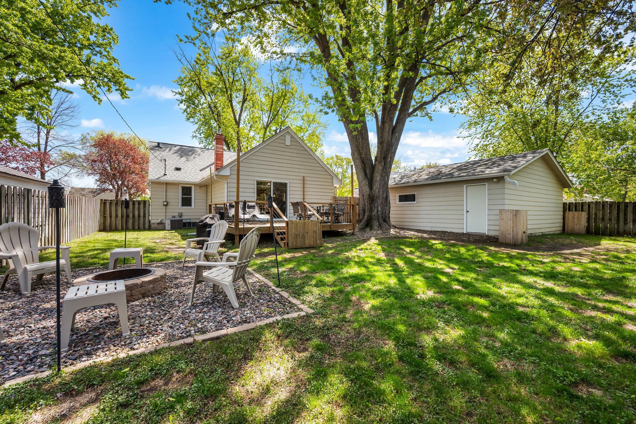 Wonderful back yard all set for relaxing or entertaining!