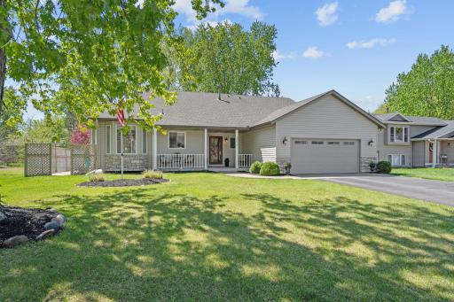 Come Home to 10072 205th Ct W., Lakeville!