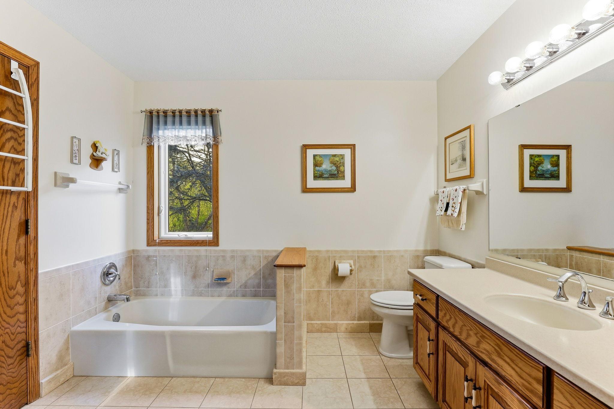 22-web-or-mls-12270-Europa-Ave-N-22.jpg