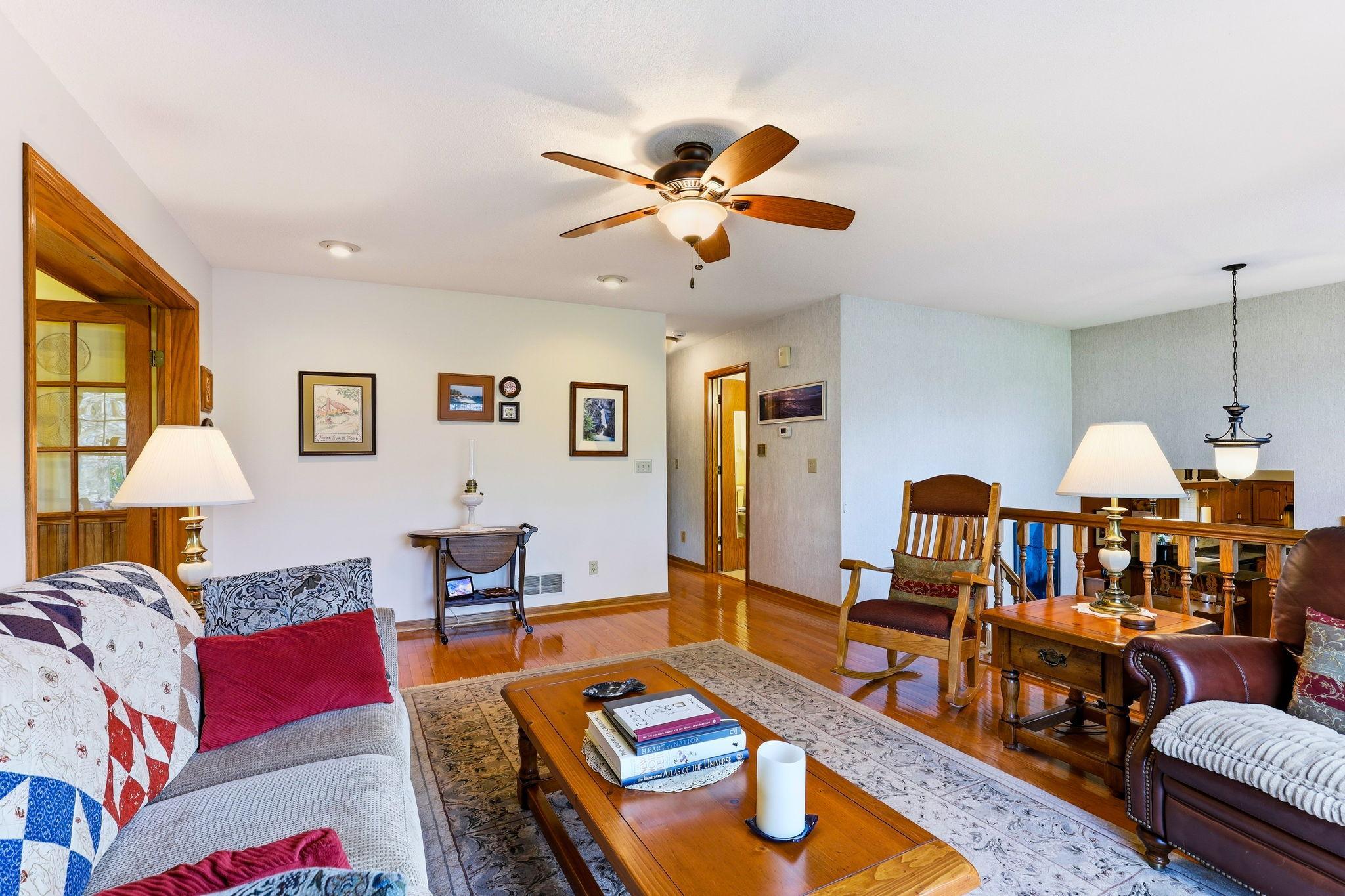 7-web-or-mls-12270-Europa-Ave-N-07.jpg