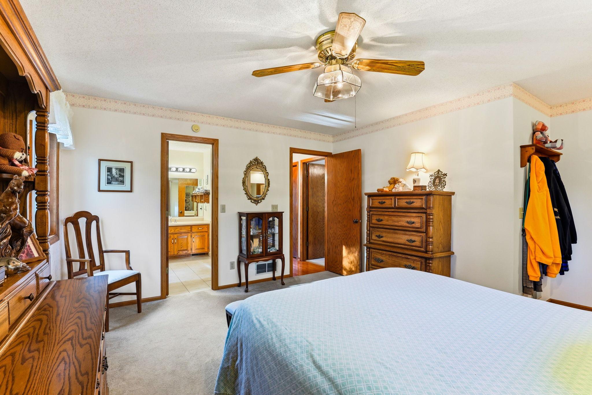 20-web-or-mls-12270-Europa-Ave-N-20.jpg