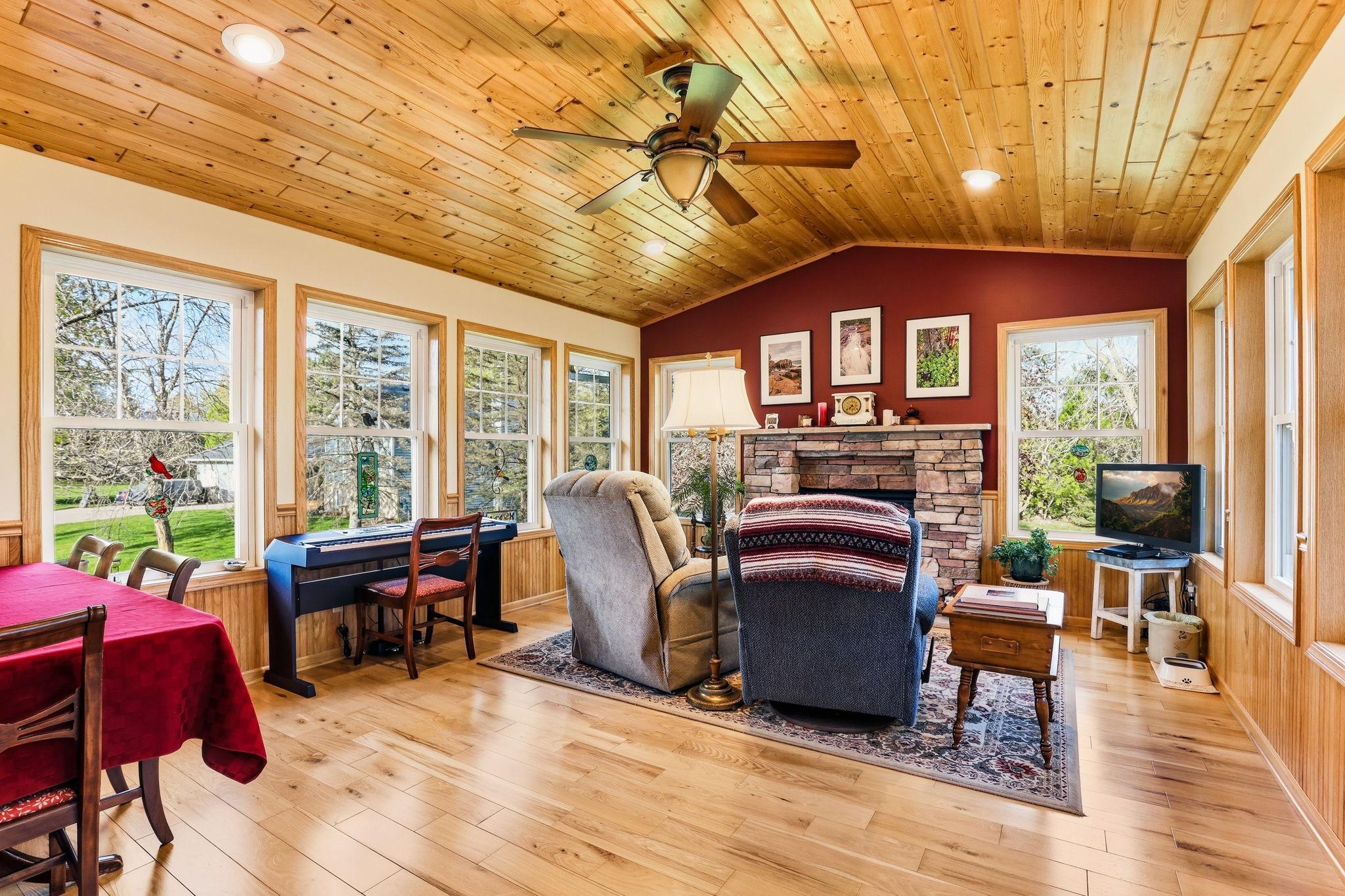8-web-or-mls-12270-Europa-Ave-N-08.jpg