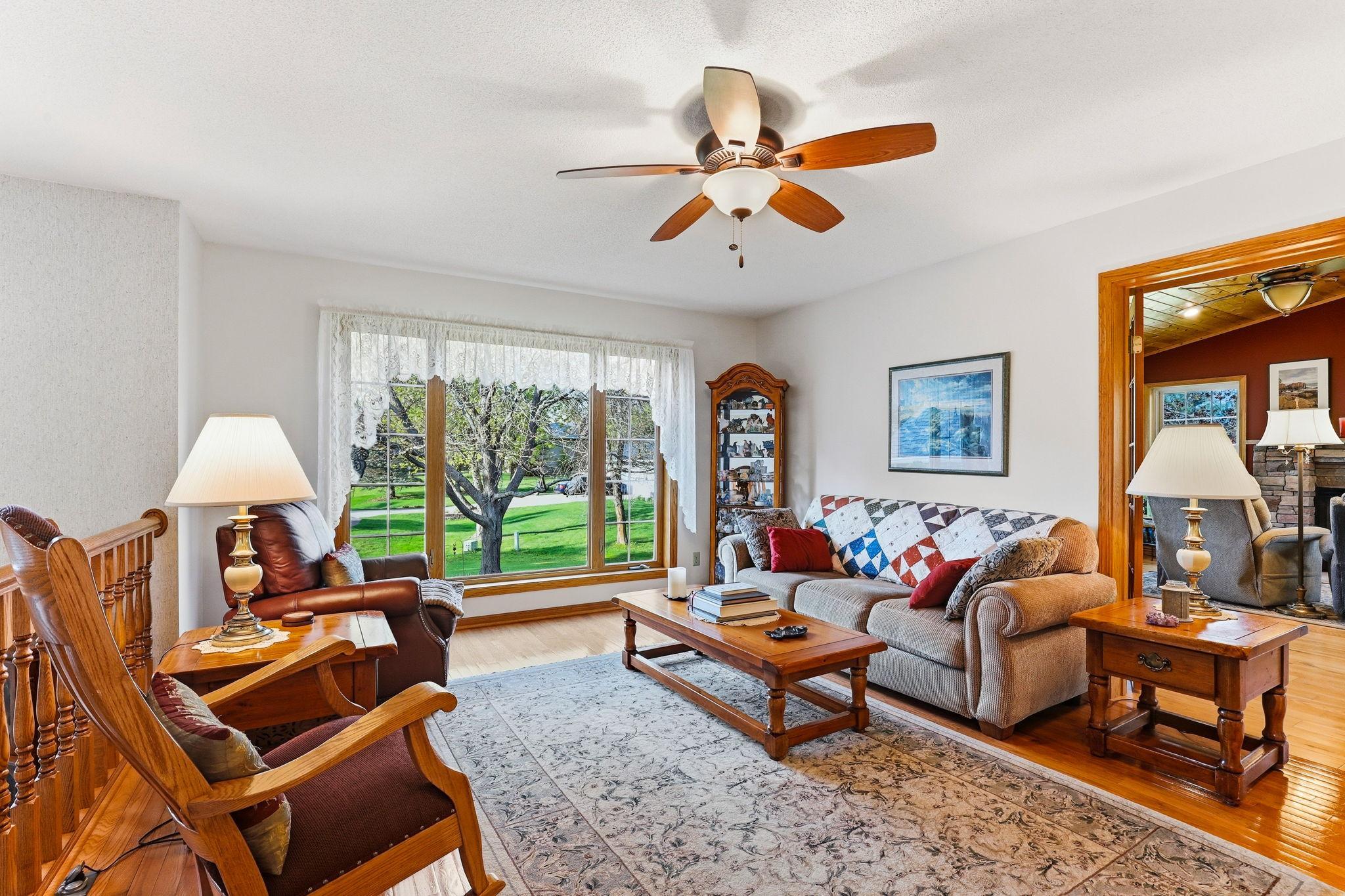 5-web-or-mls-12270-Europa-Ave-N-05.jpg