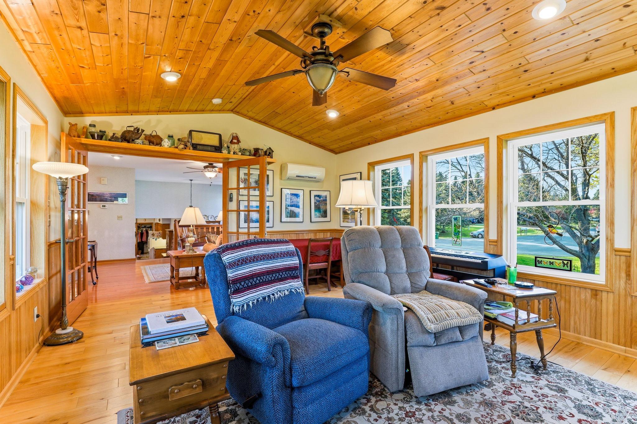 10-web-or-mls-12270-Europa-Ave-N-10.jpg