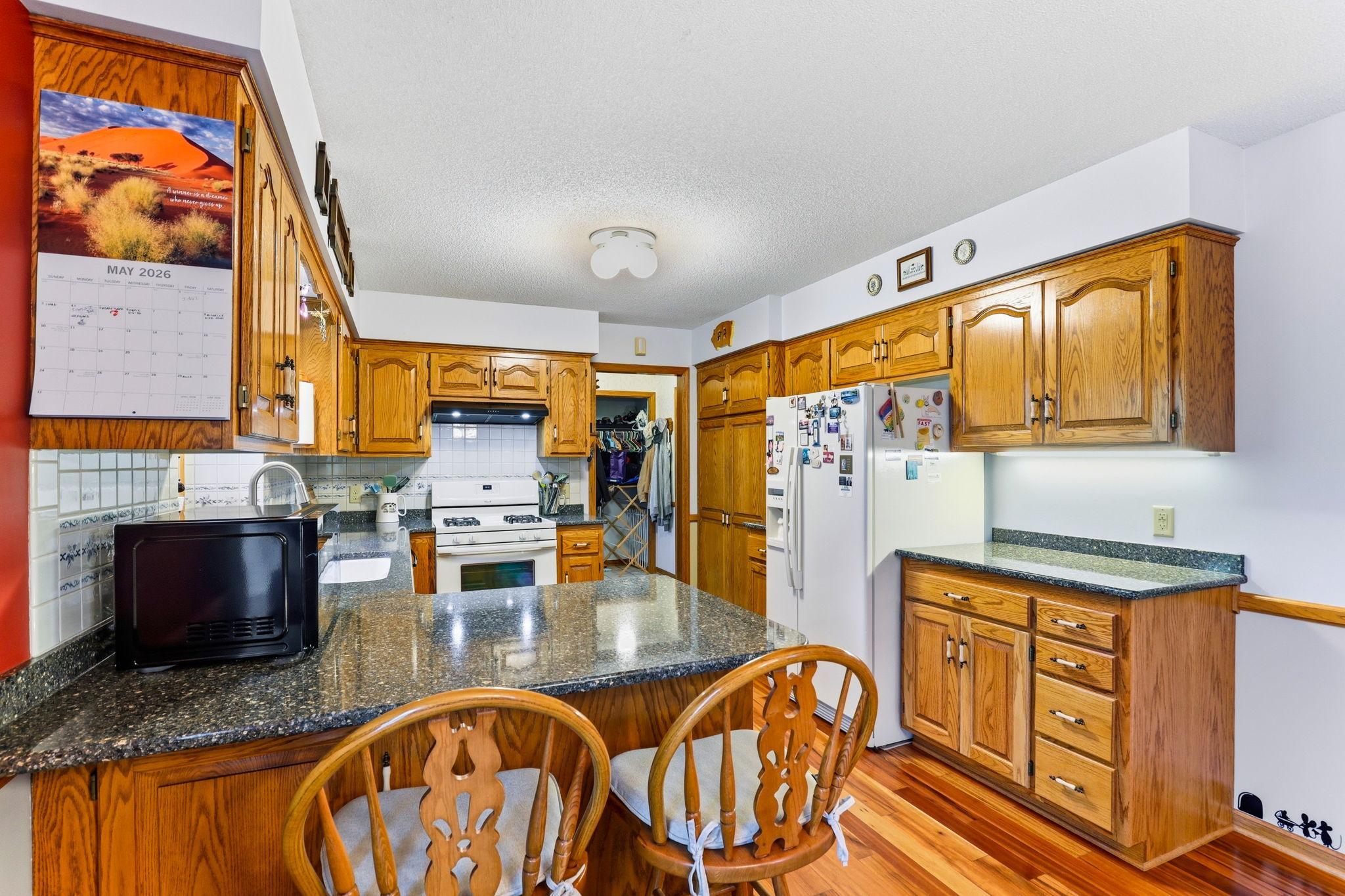 14-web-or-mls-12270-Europa-Ave-N-14.jpg