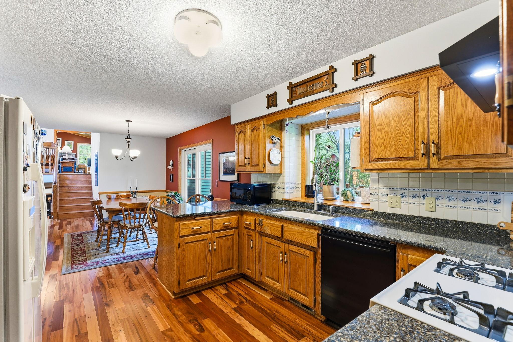 16-web-or-mls-12270-Europa-Ave-N-16.jpg