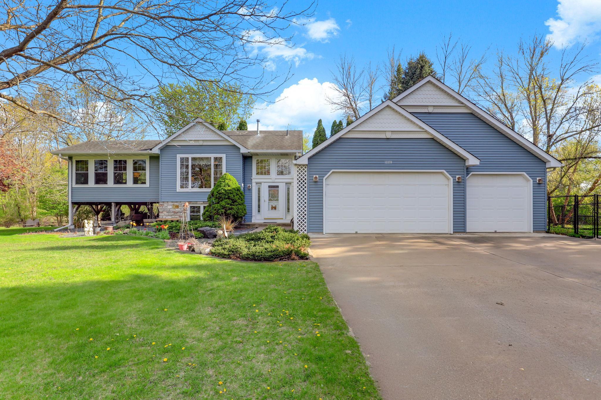 1-web-or-mls-12270-Europa-Ave-N-01.jpg