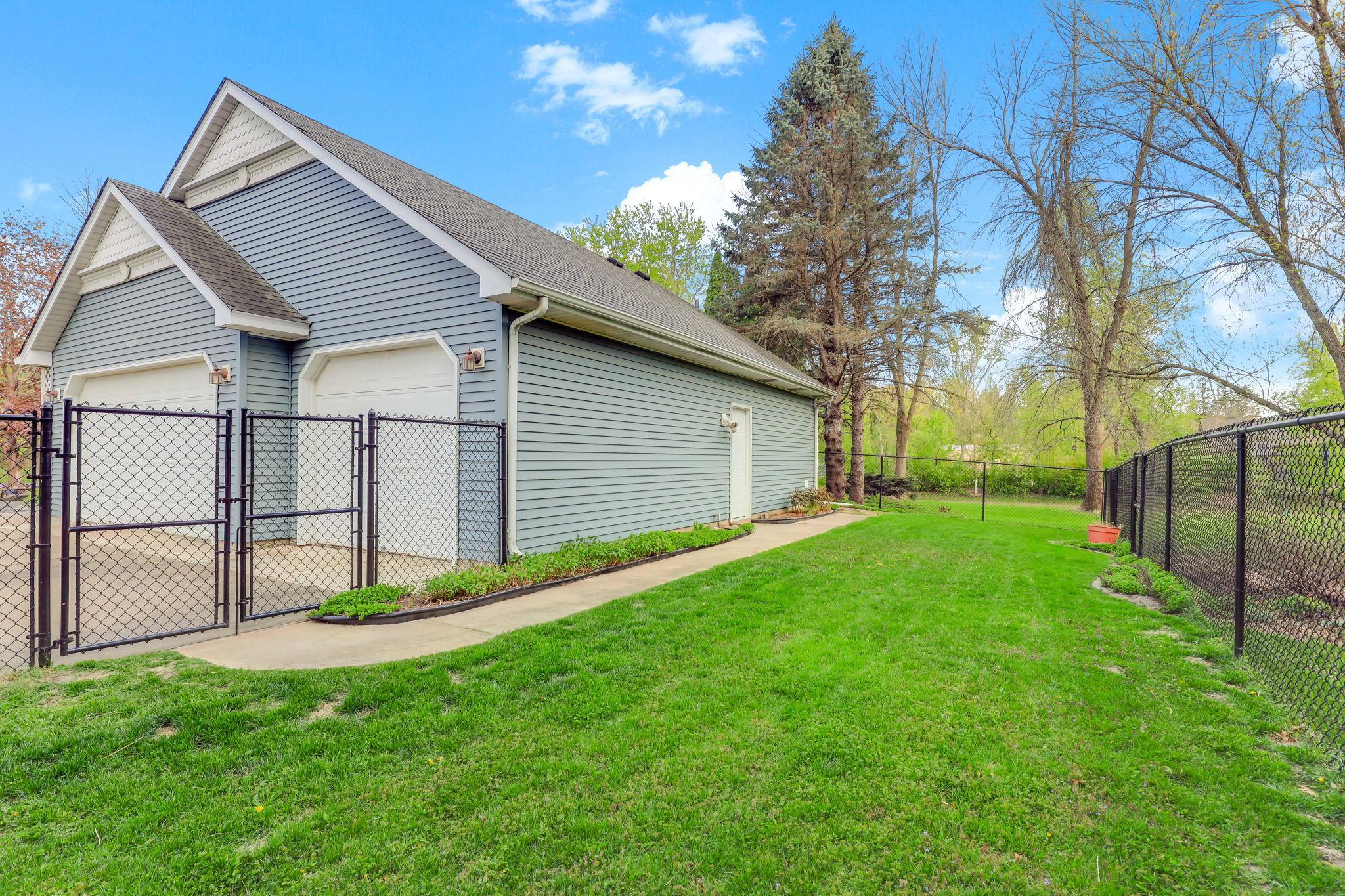 33-web-or-mls-12270-Europa-Ave-N-33.jpg