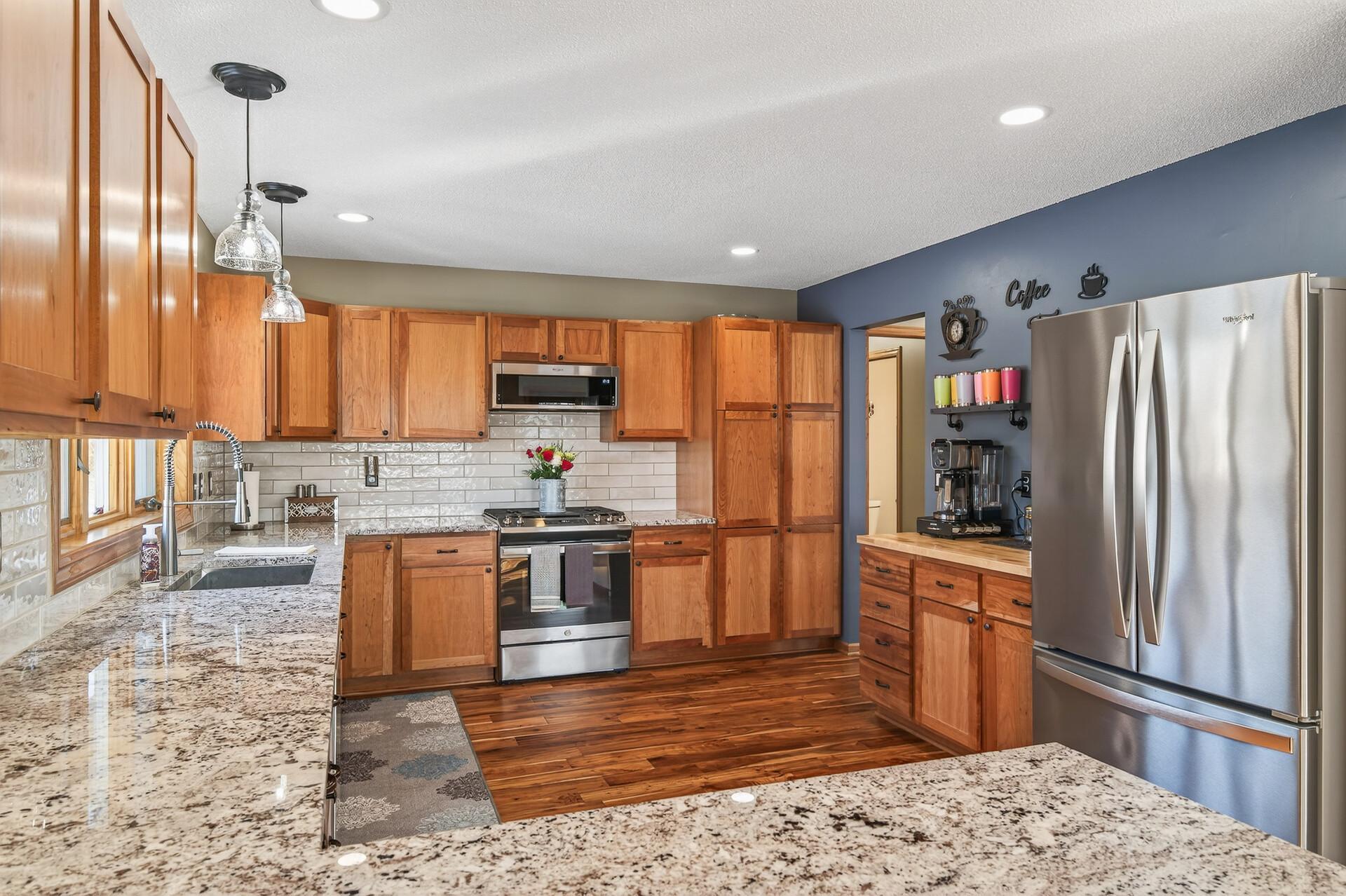 19_2822_286th_Lane_NW19_mls.jpg