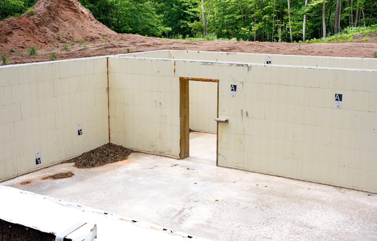 Looking toward front of foundation.