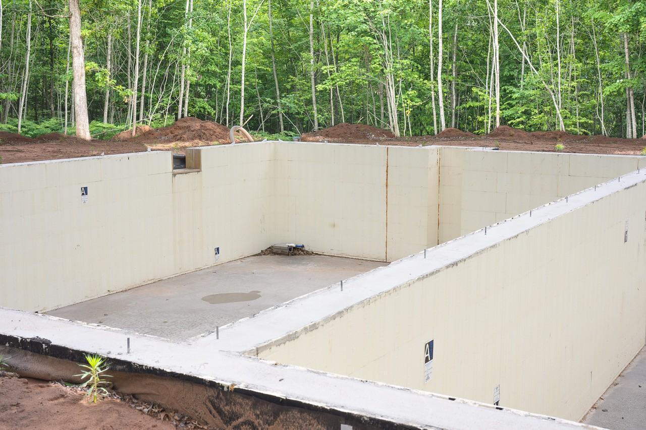 Looking toward back foundation.