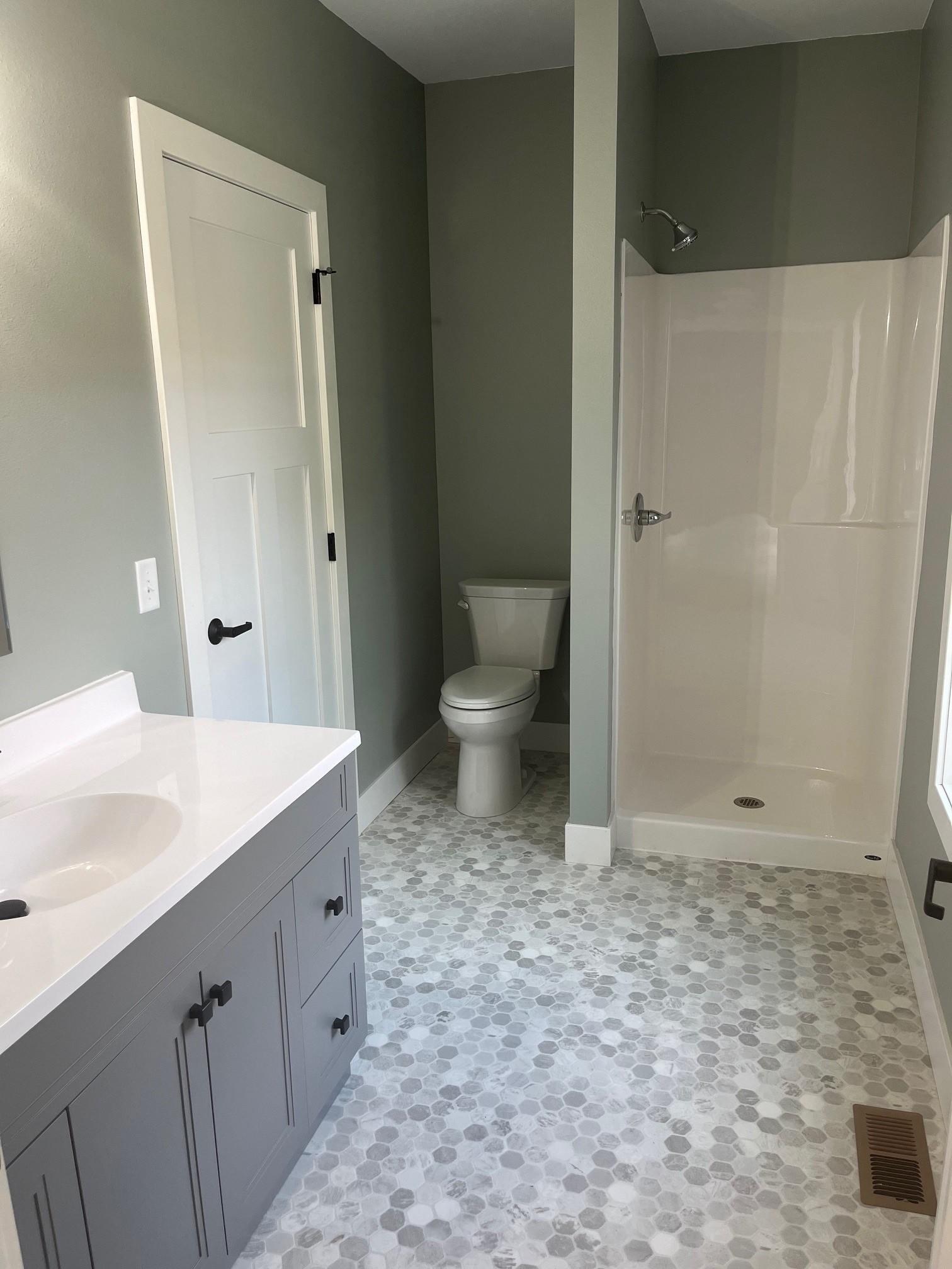 main bath.jpg
