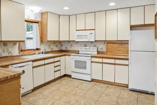 14425 W Lake Sallie Drive, Detroit Lakes, MN 56501