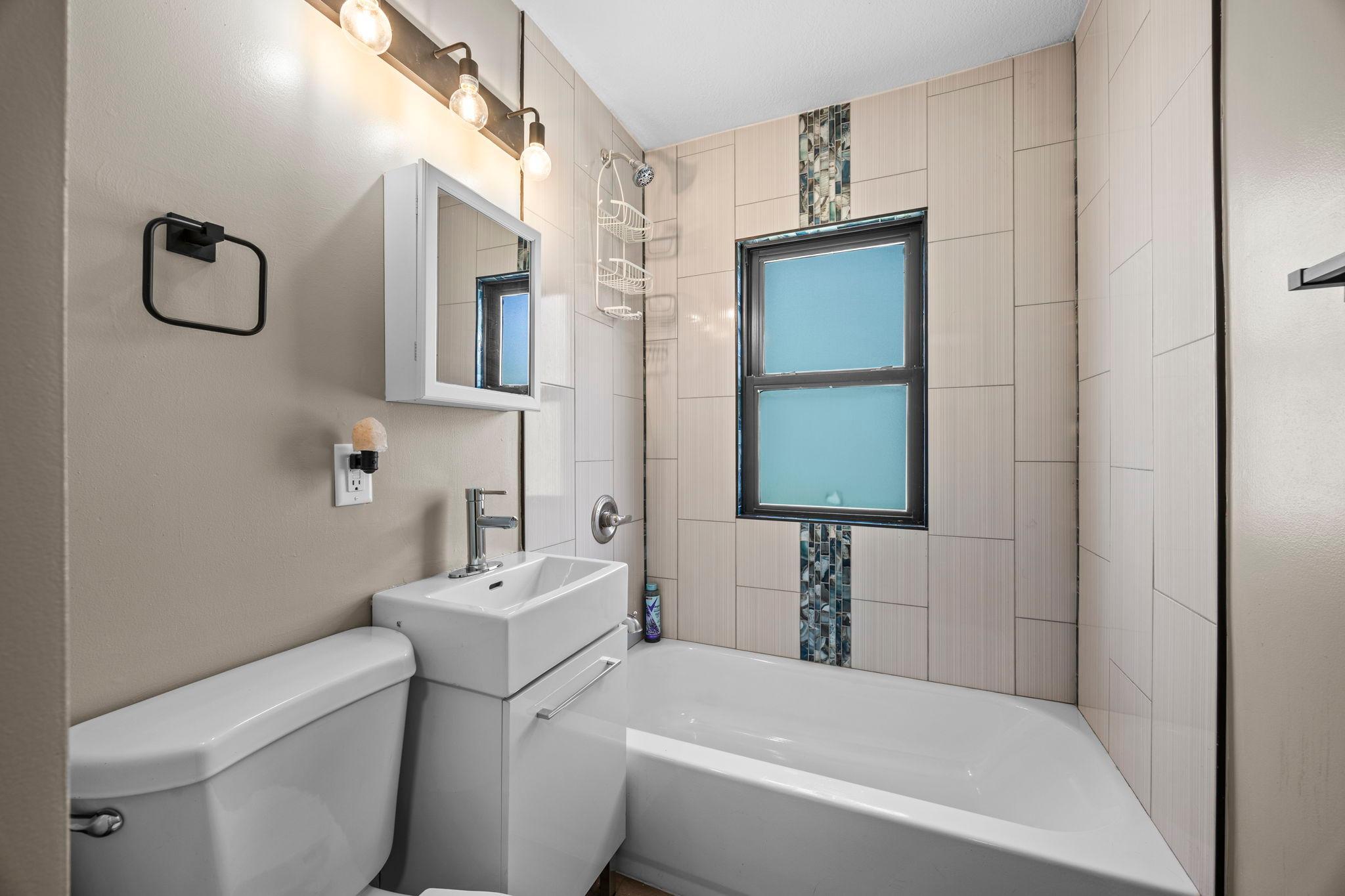 254 Arion St E 29.jpg