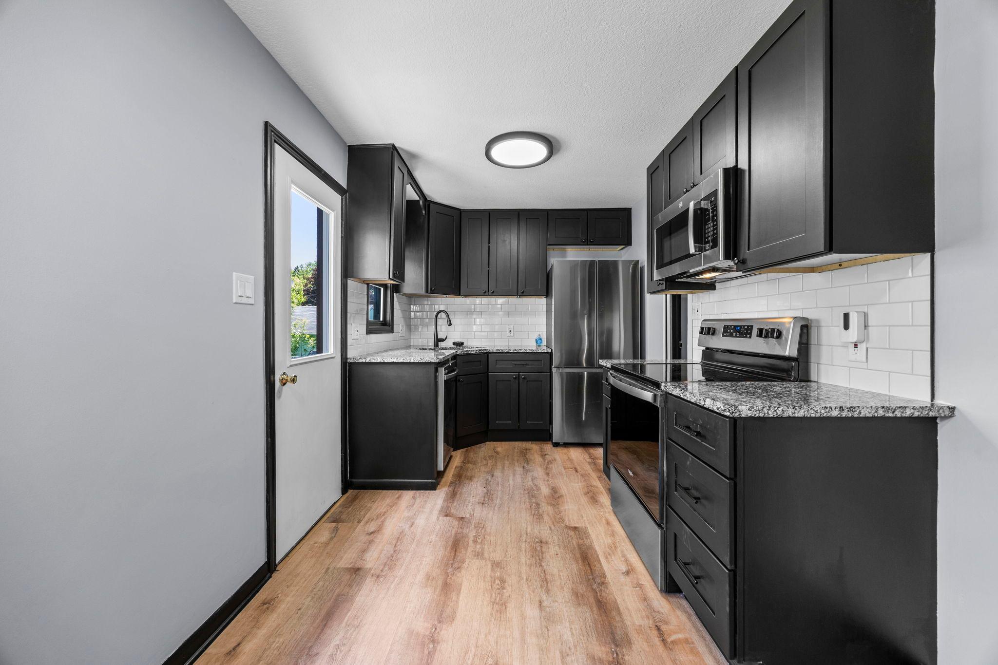 254 Arion St E 19.jpg
