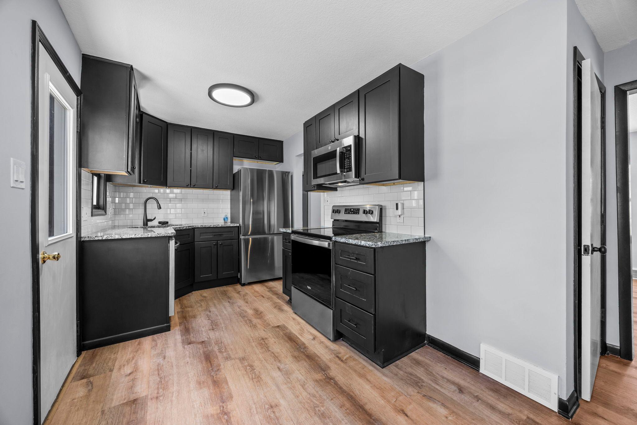 254 Arion St E 18.jpg