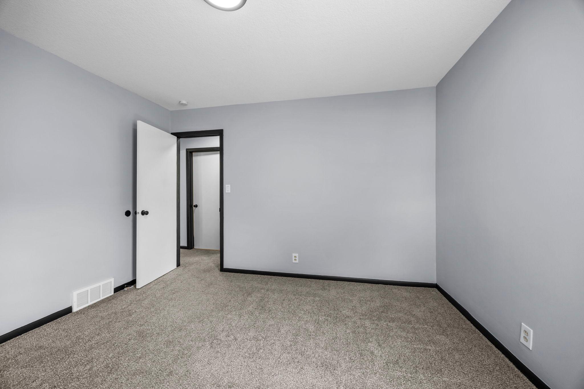 254 Arion St E 25.jpg