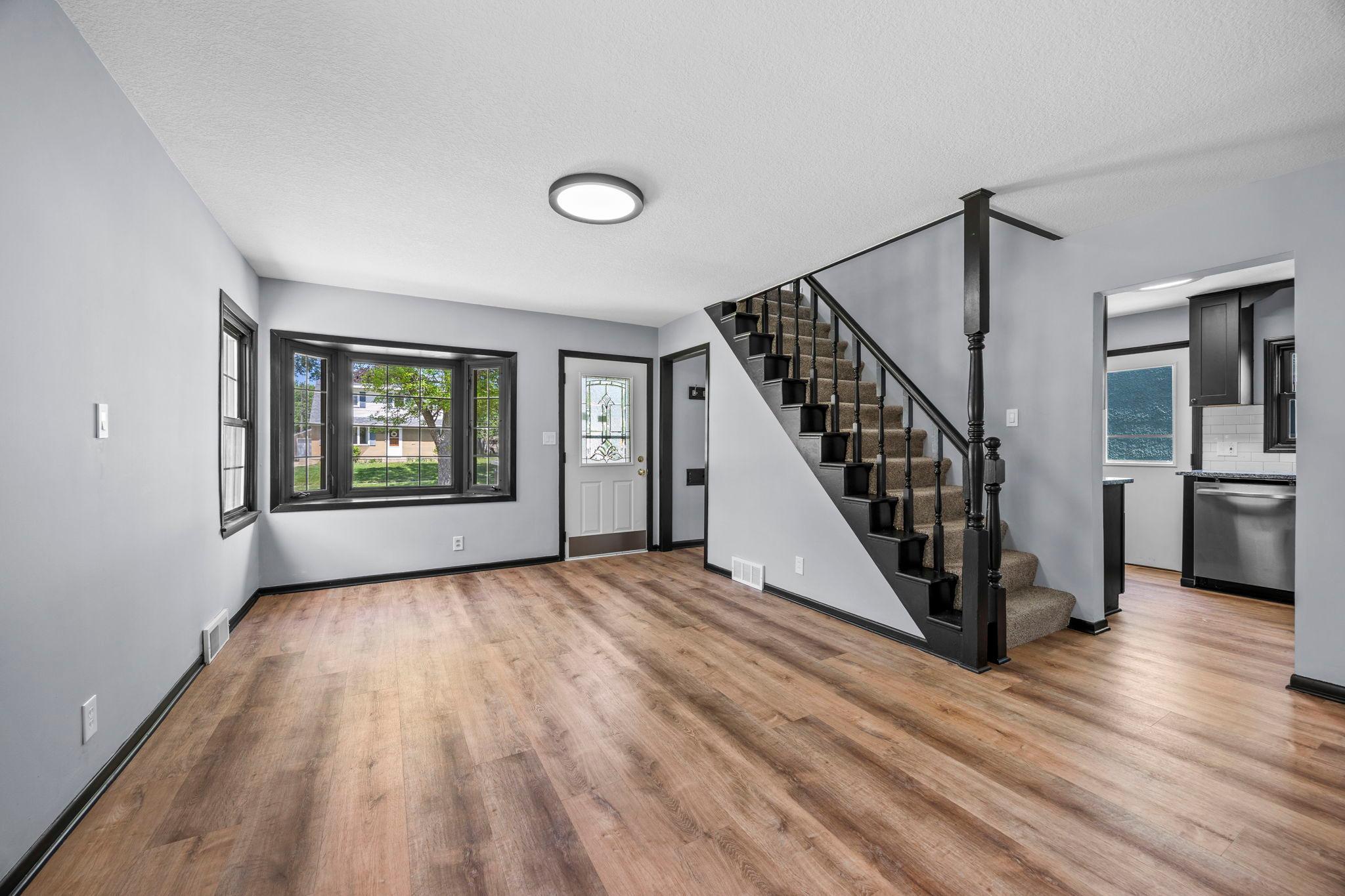 254 Arion St E 14.jpg